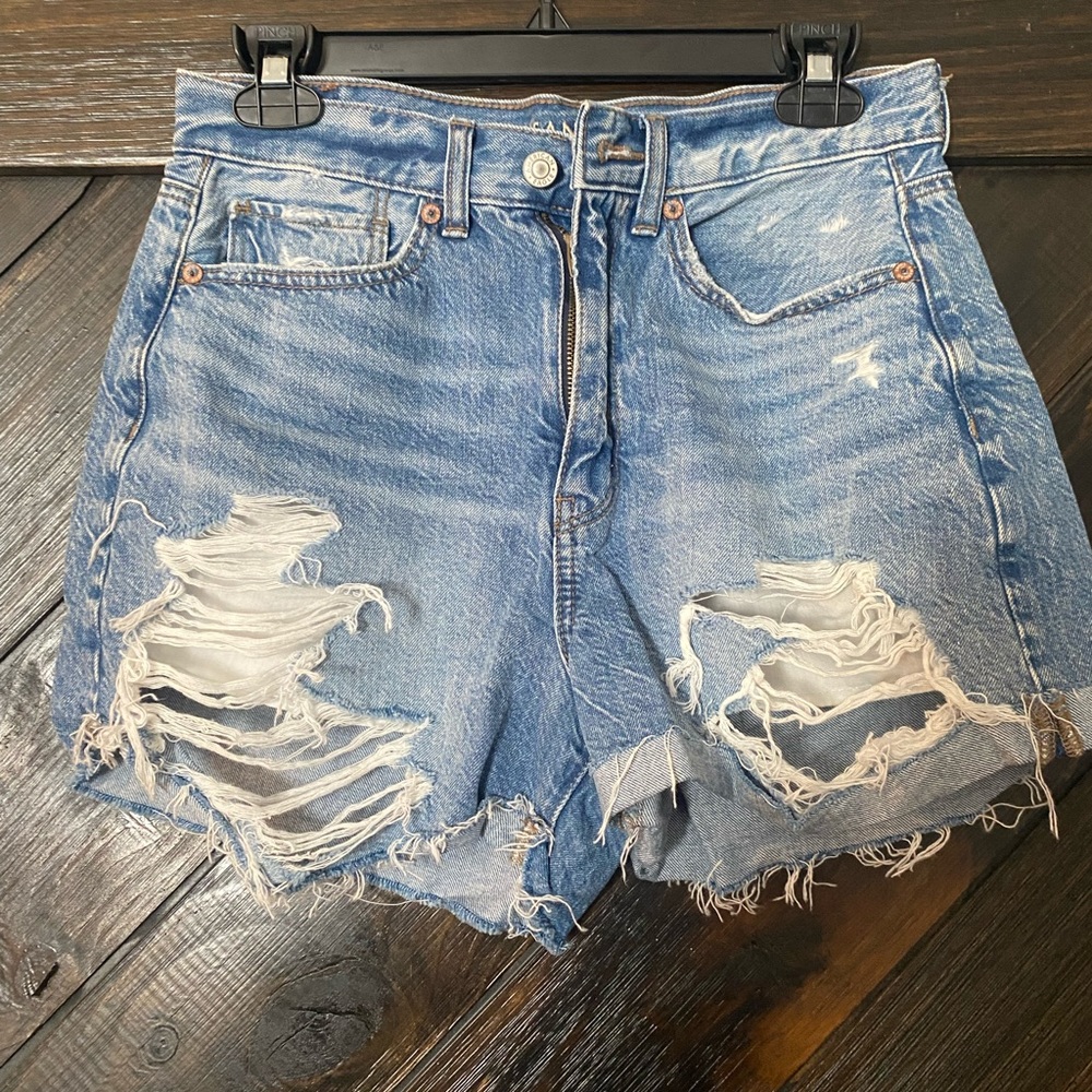 American Eagle “Mom Short” denim shorts. Size 6.